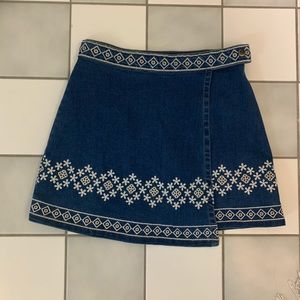 Ellison mini jean skirt - sz Small NWOT